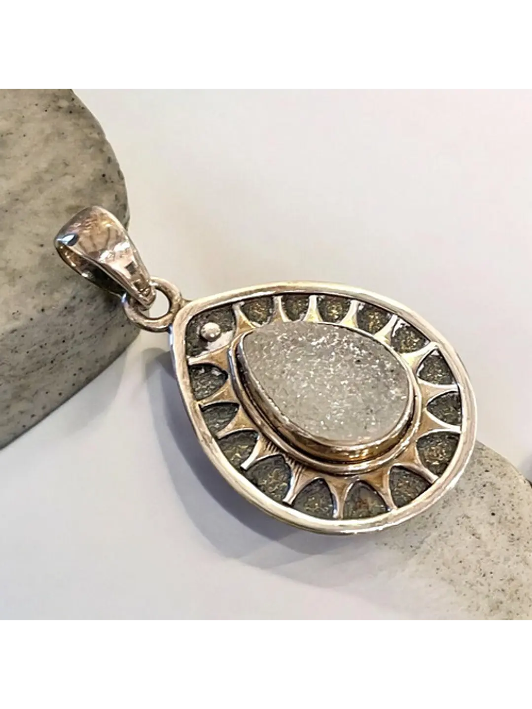 Colgante De Drusa Titanio Blanca En Plata - Joyas Velardi