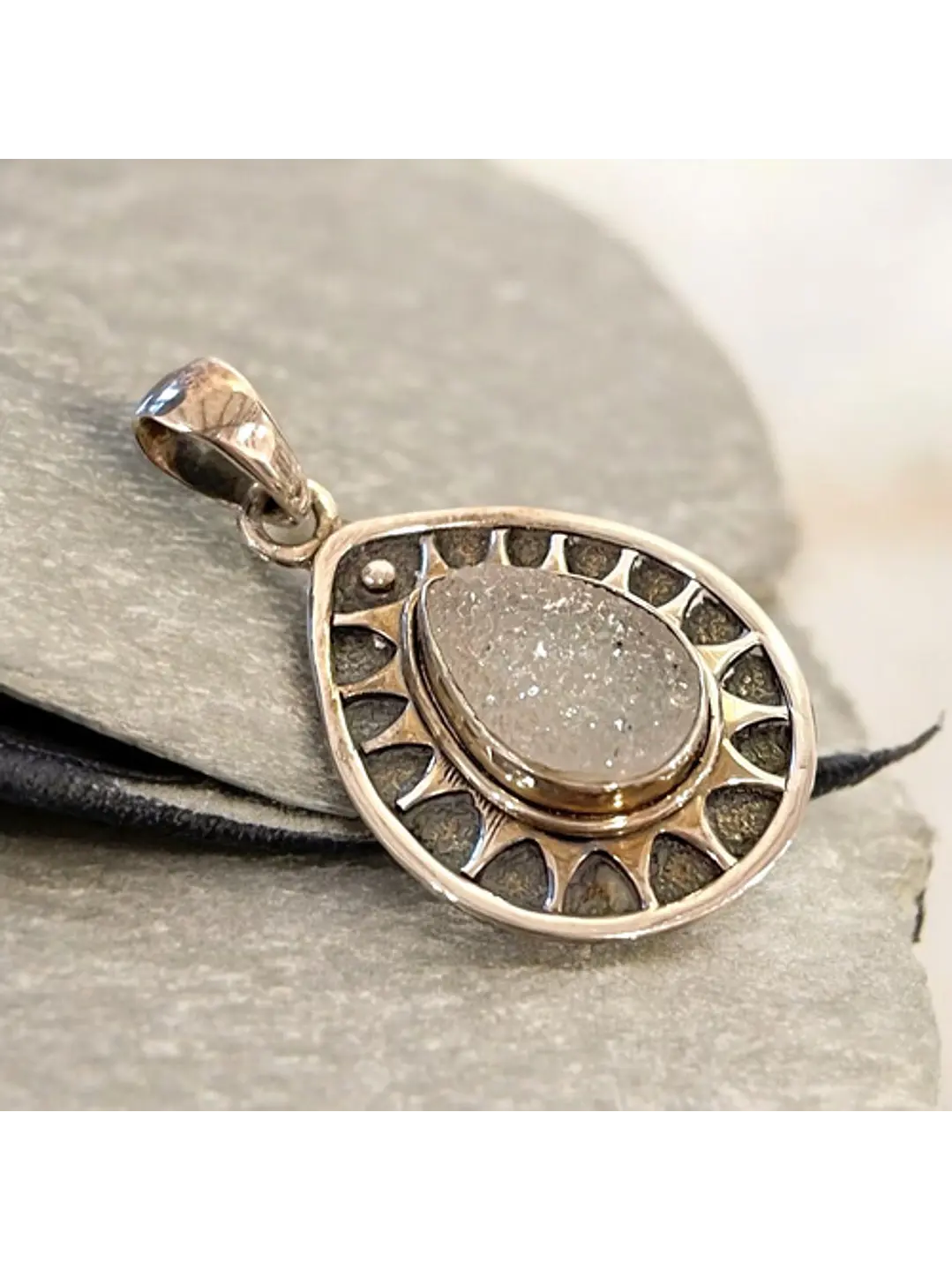 Colgante De Drusa Titanio Blanca En Plata - Joyas Velardi