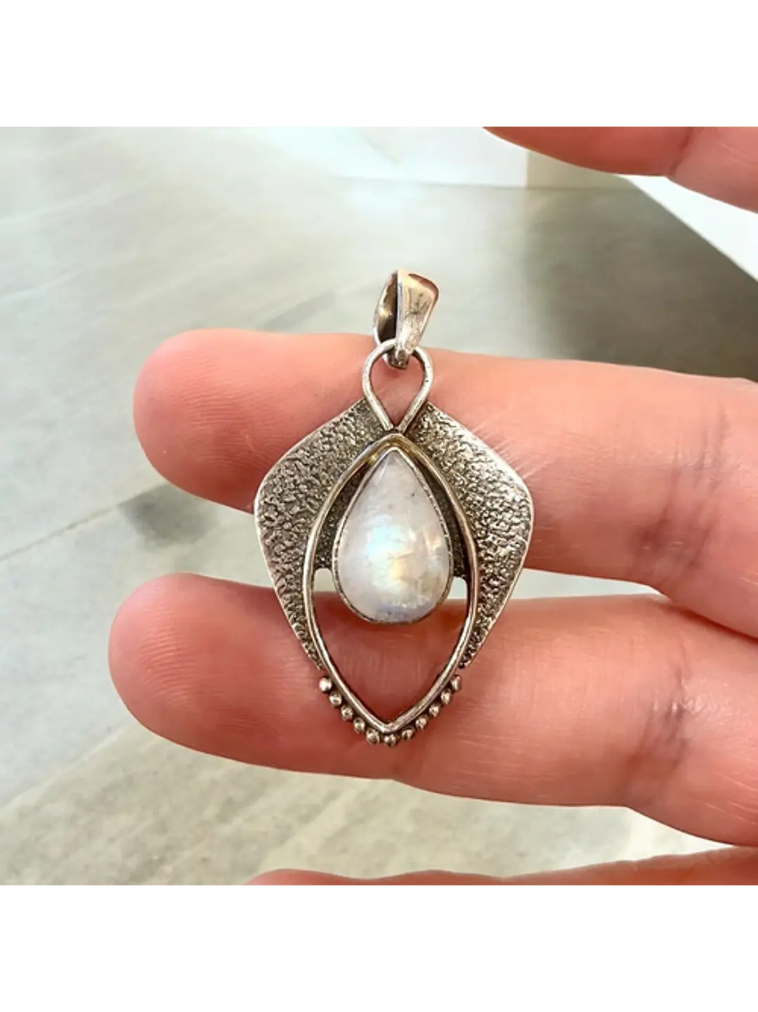 Colgante De Piedra Luna Arcoíris De La India Plata - Joyas Velardi