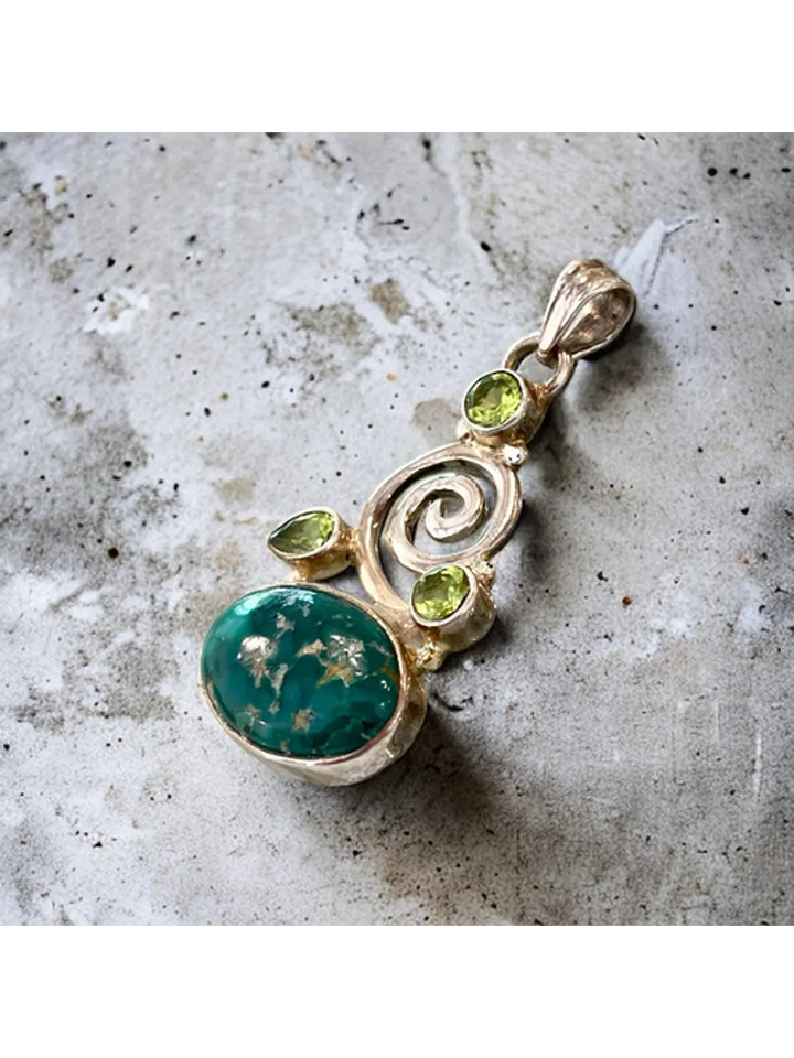 Colgante De Turquesa Del Tíbet Y Peridoto Plata - Joyas Velardi