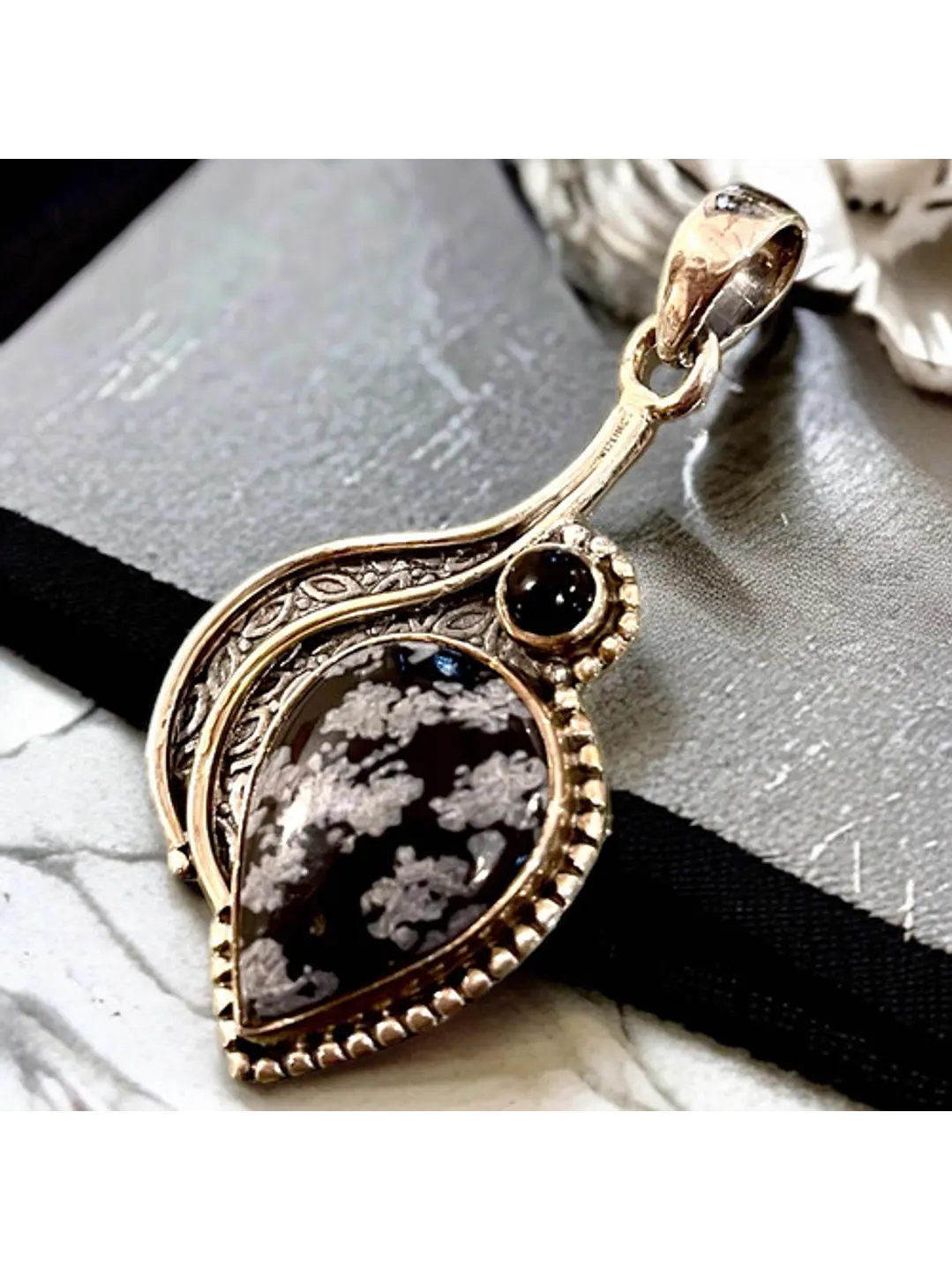 Colgante De Obsidiana Nevada Y Ónix Negro - Joyas Velardi