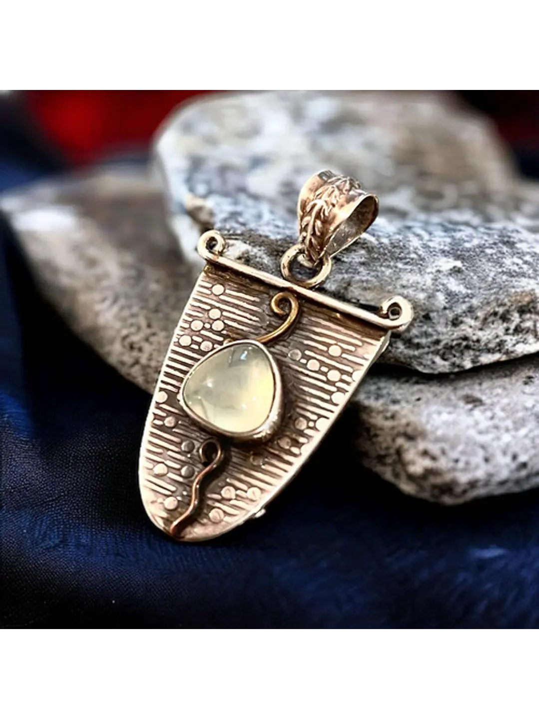 Colgante De Prehenita Australiana En Plata Emblema - Joyas Velardi