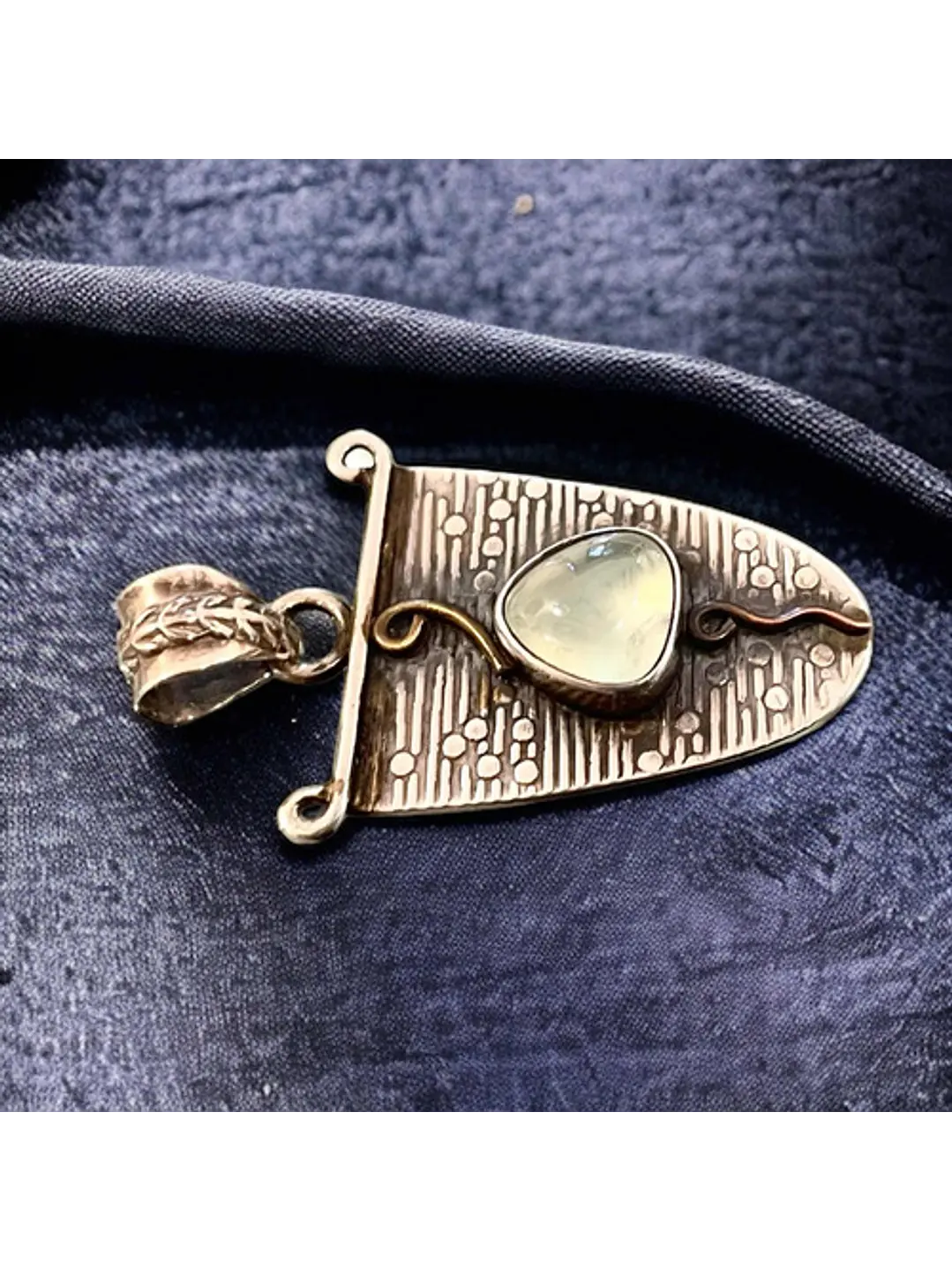 Colgante De Prehenita Australiana En Plata Emblema - Joyas Velardi