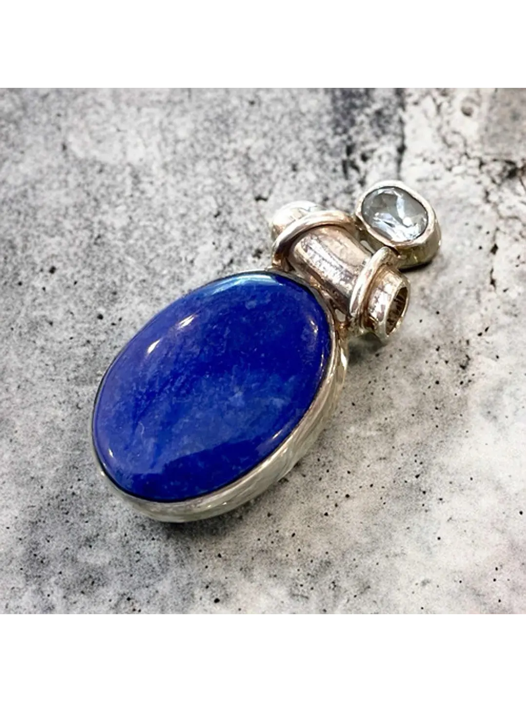 Colgante De Lapislázuli De Afganistán Y Topacio Azul Cielo - Joyas Velardi