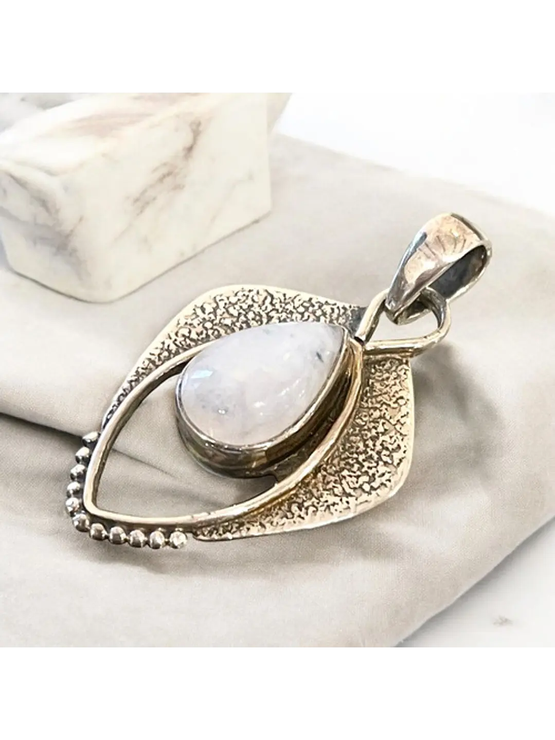 Colgante De Piedra Luna Arcoíris De La India Plata - Joyas Velardi