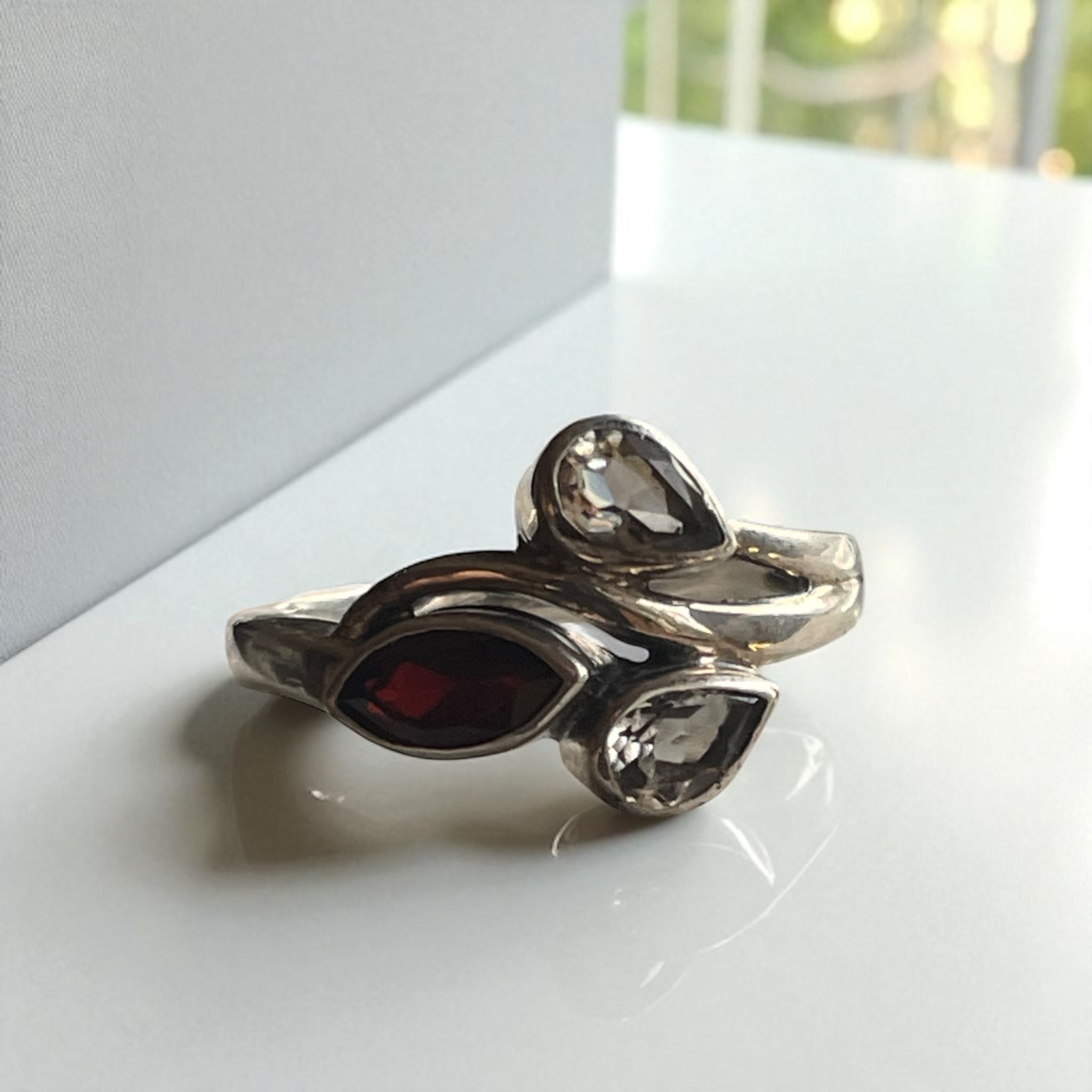 Anillo Theia - Granate Hessonita y Cuarzo Blanco Plata 925