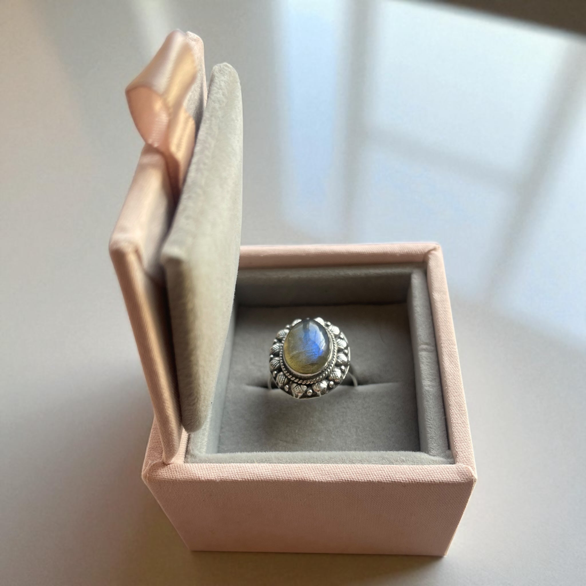 Anillo Blue Mirage Labradorita azul de Madagascar Plata 925