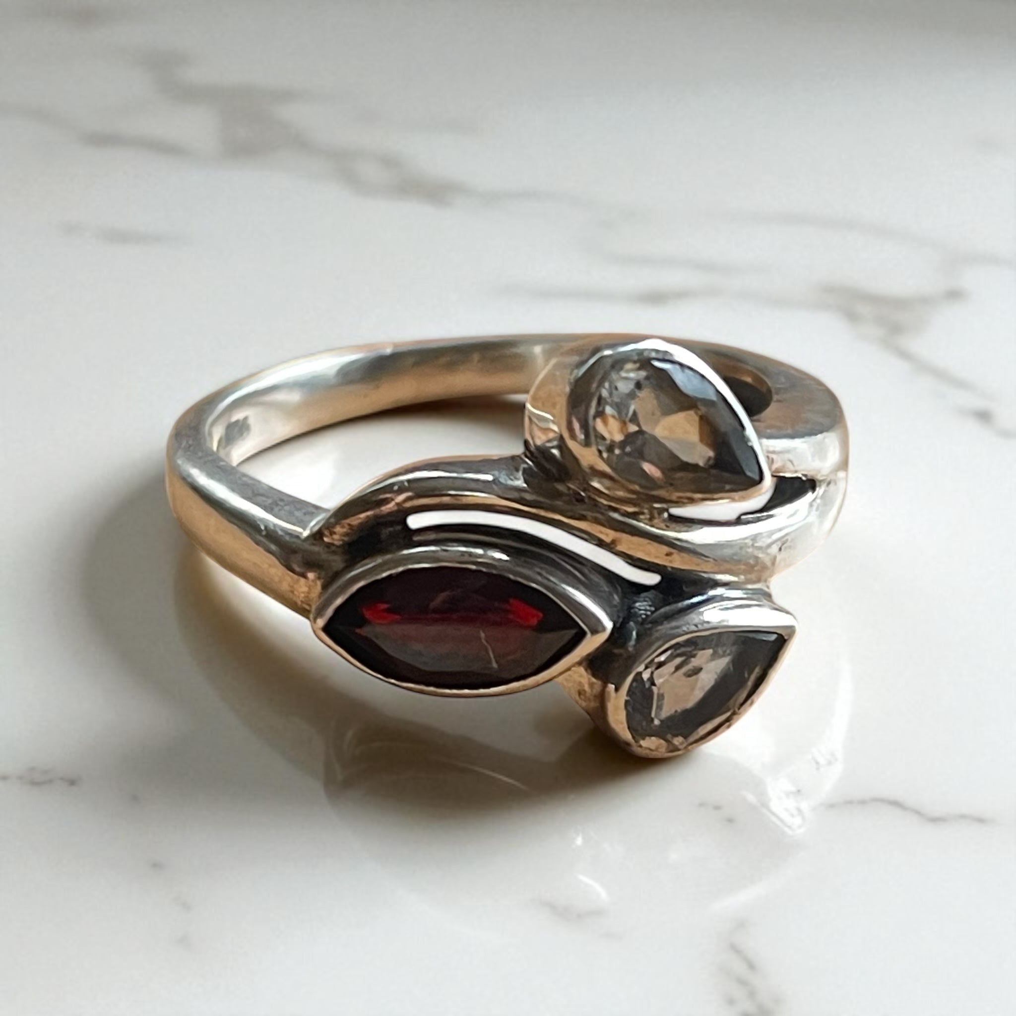 Anillo Theia - Granate Hessonita y Cuarzo Blanco Plata 925