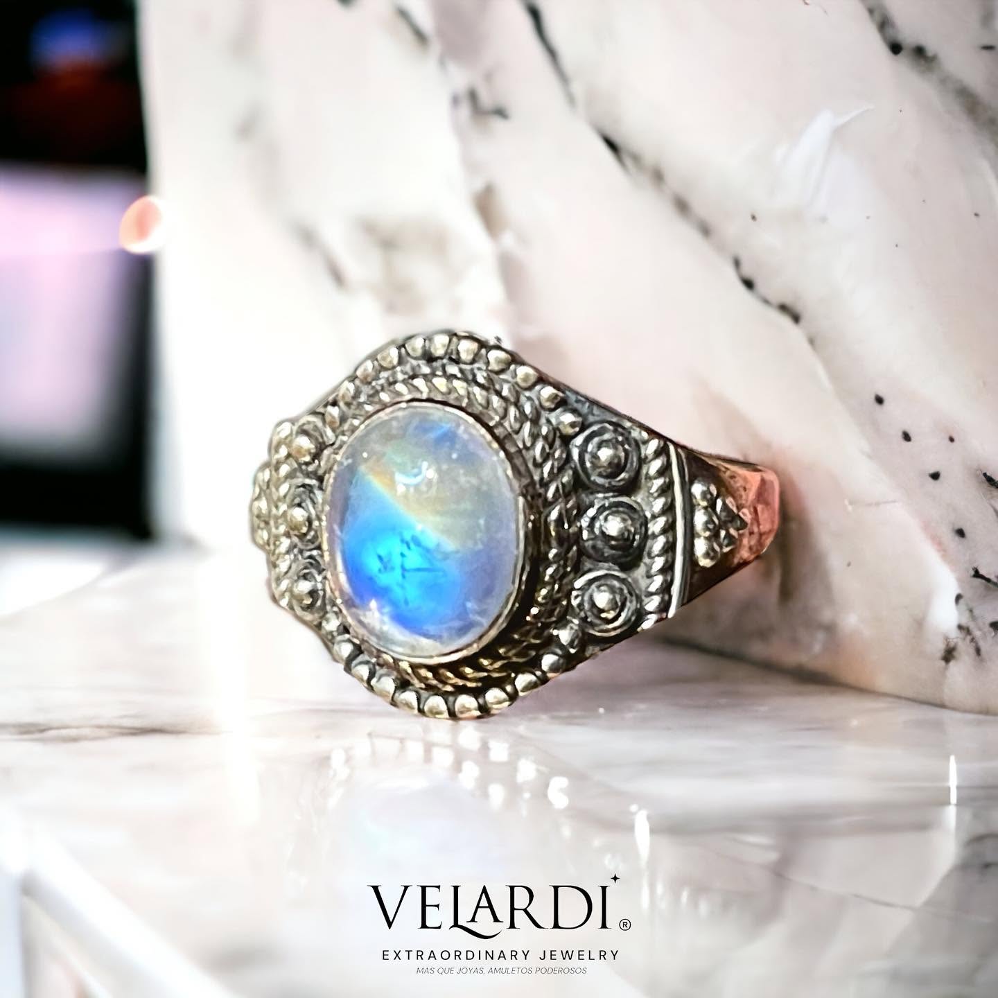"Seleneira" — Anillo de Piedra Luna Arcoíris de la India en Plata 925 - Joyas Velardi