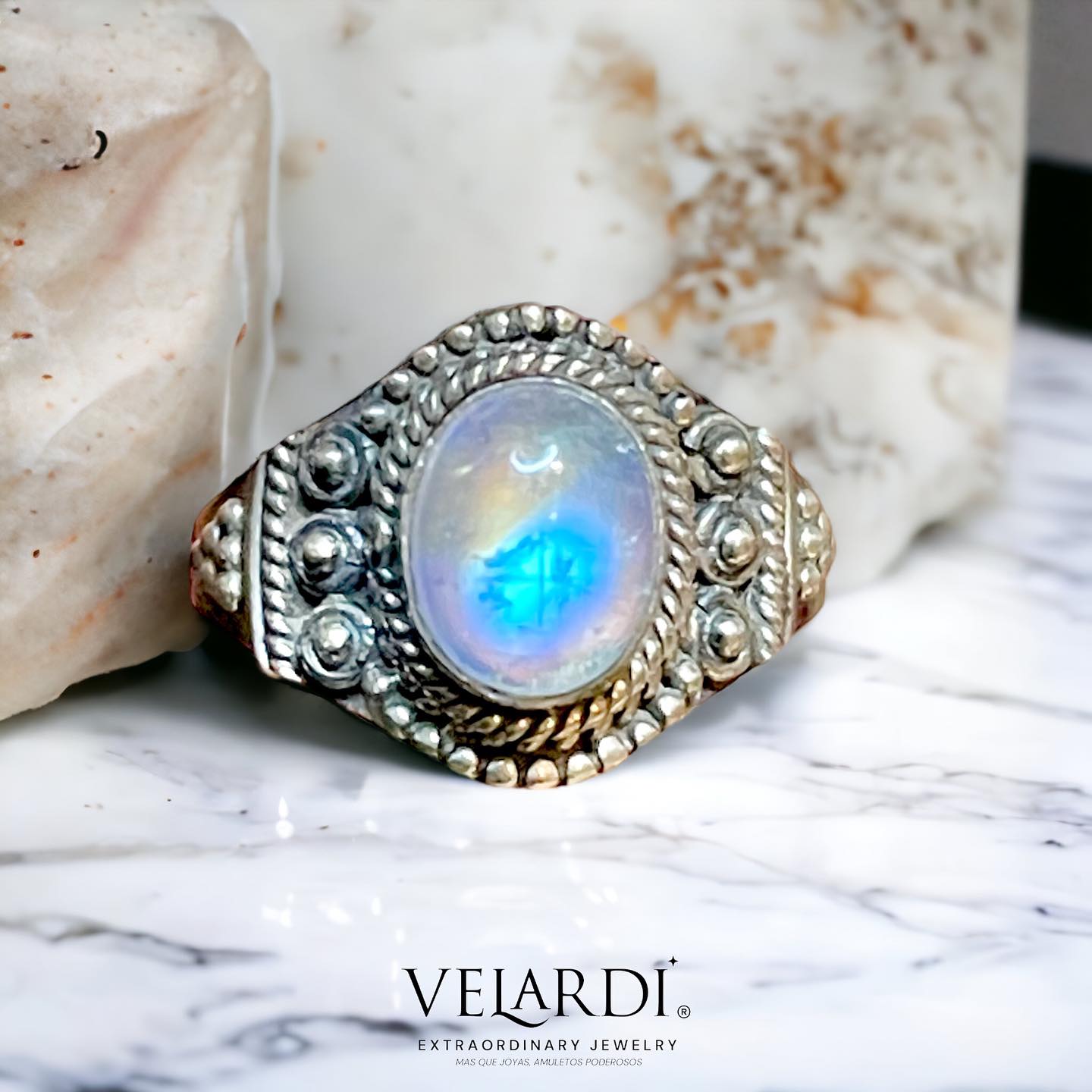 "Seleneira" — Anillo de Piedra Luna Arcoíris de la India en Plata 925 - Joyas Velardi