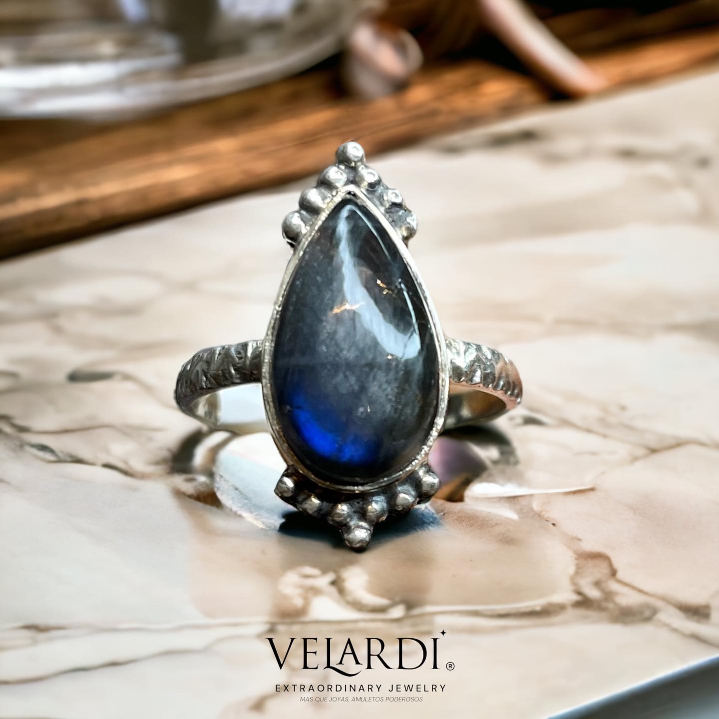 Aether — Anillo de Labradorita Azul Fuego de Madagascar en Plata 925 - Joyas Velardi
