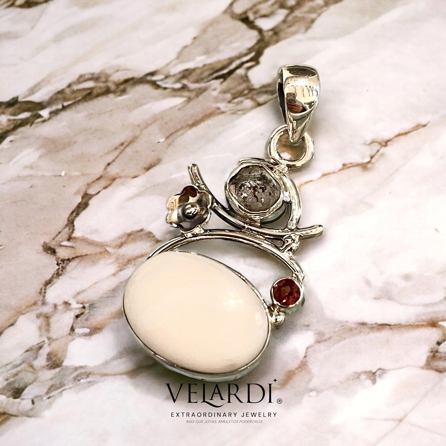 Colgante Opalo Blanco Diamante Herkimer y Granate - Joyas Velardi