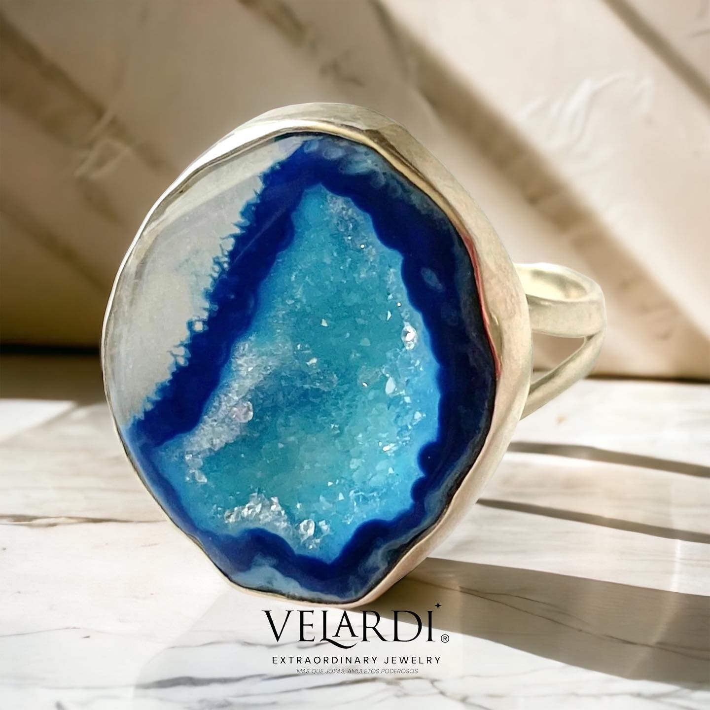 Selene – Anillo de Drusa Azul de Botsuana en Plata 925 - Joyas Velardi