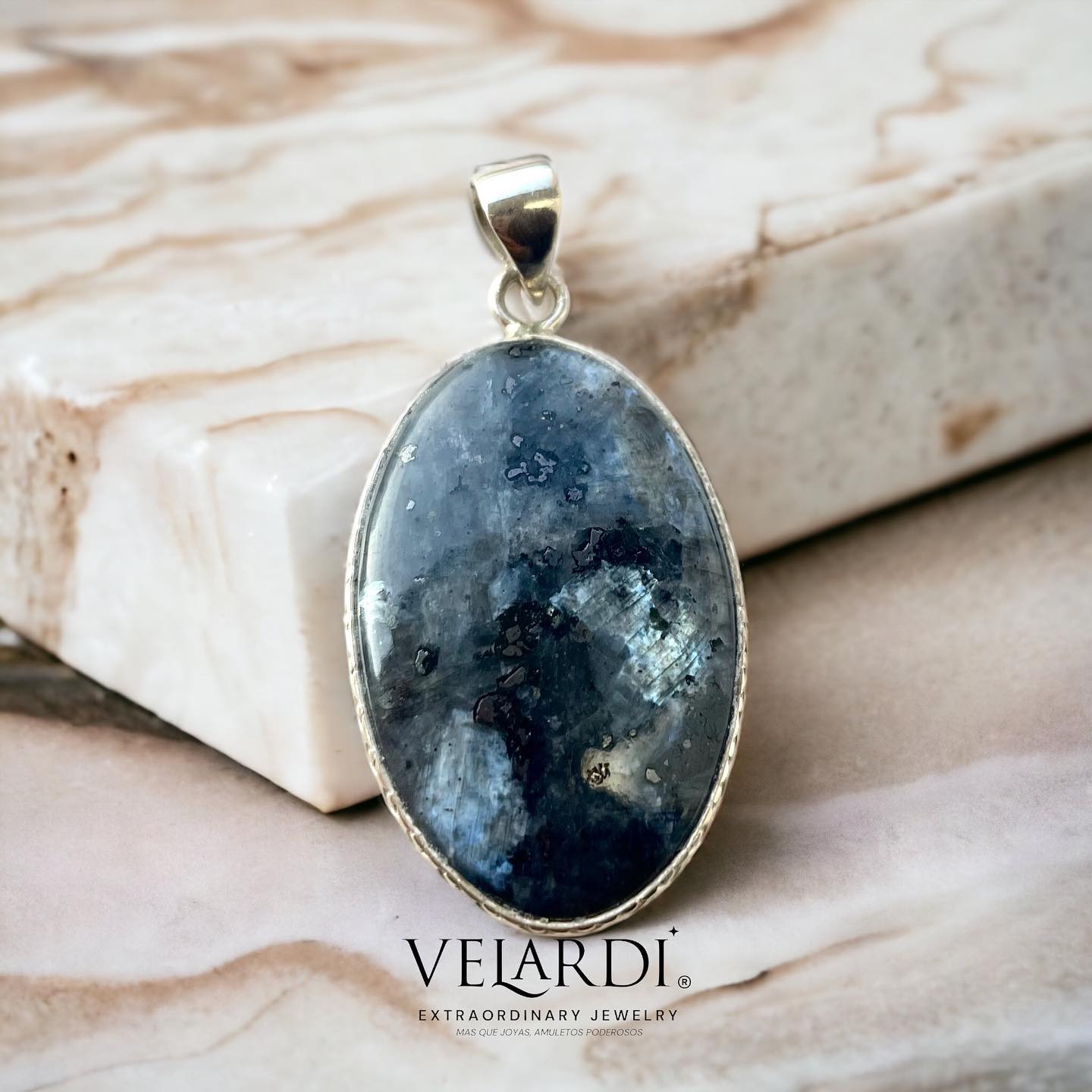 Colgante Larvikita Negra - Plata 925 - Joyas Velardi