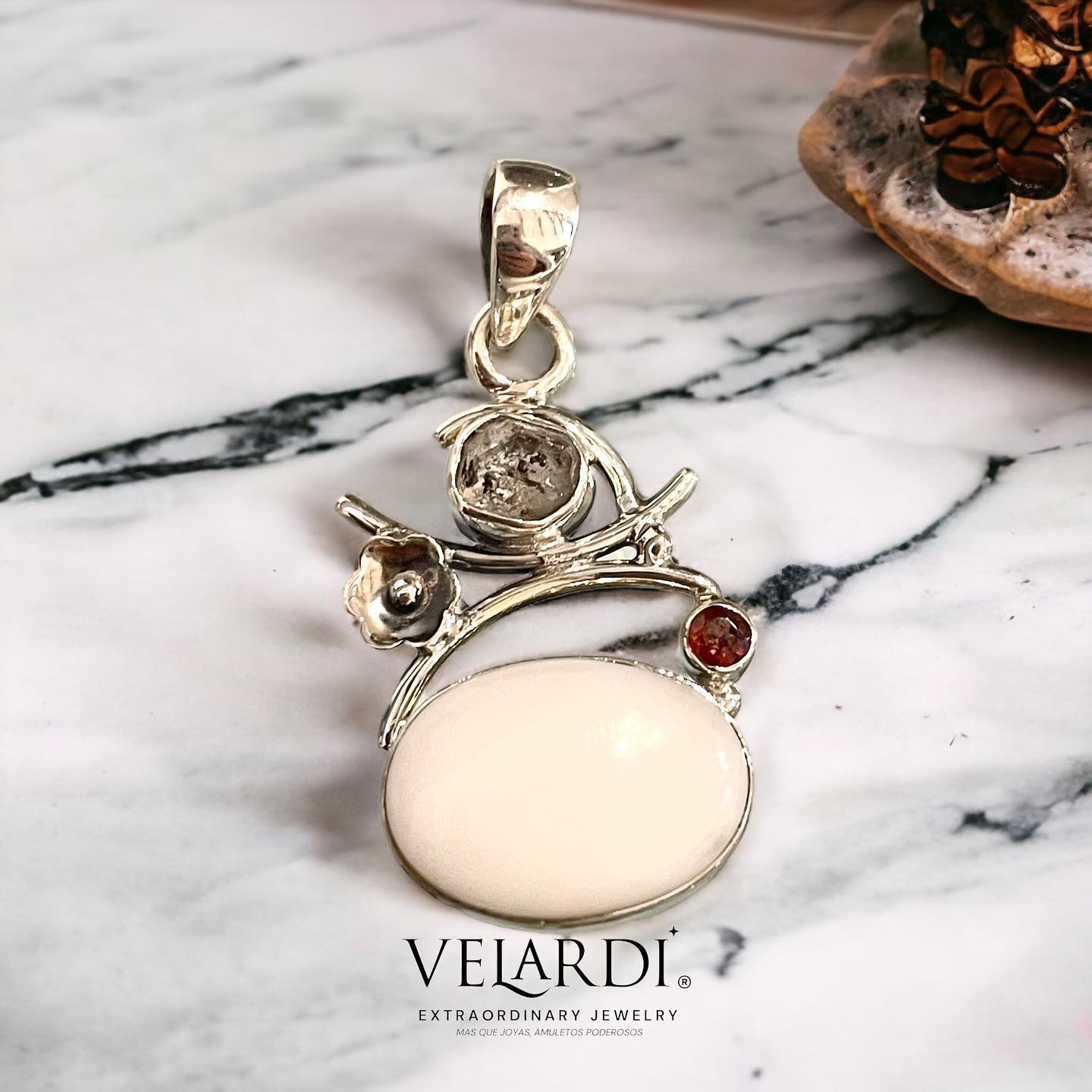 Colgante Opalo Blanco Diamante Herkimer y Granate - Joyas Velardi