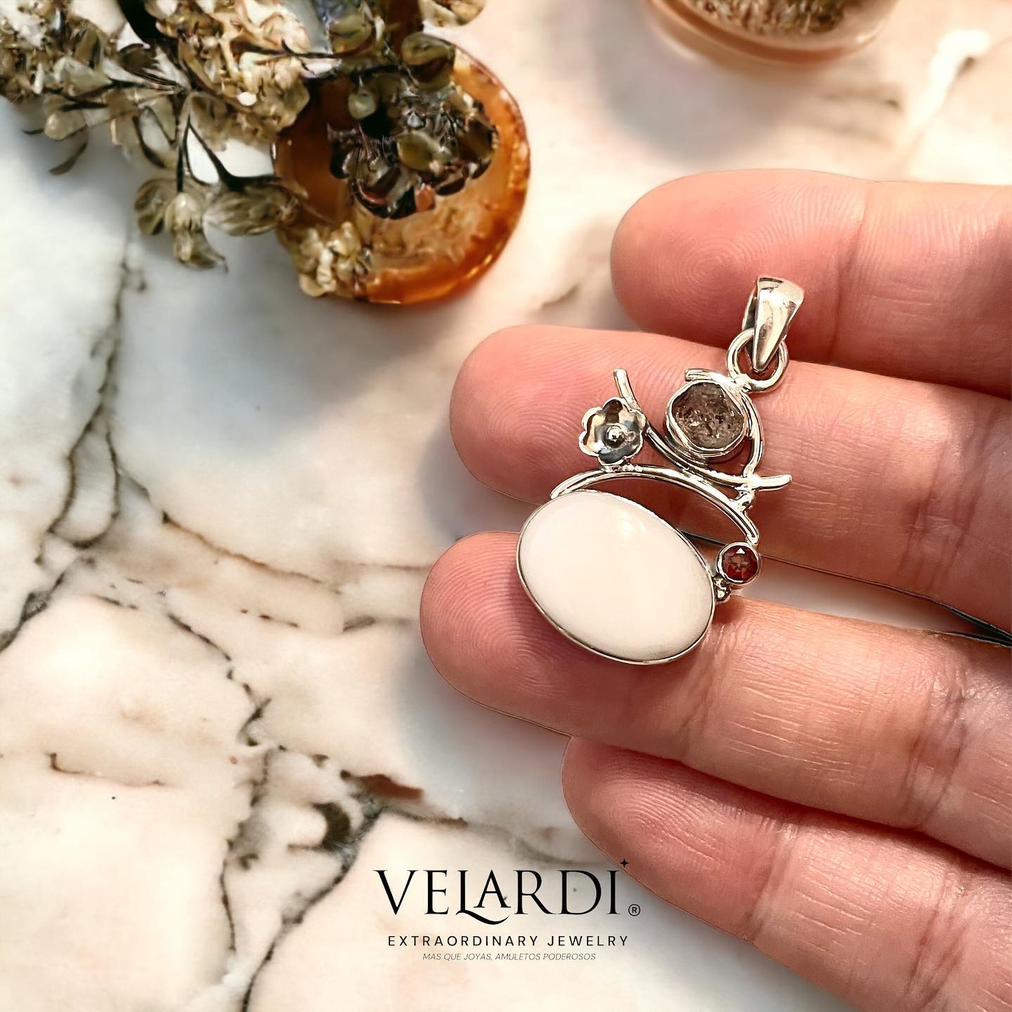 Colgante Opalo Blanco Diamante Herkimer y Granate - Joyas Velardi