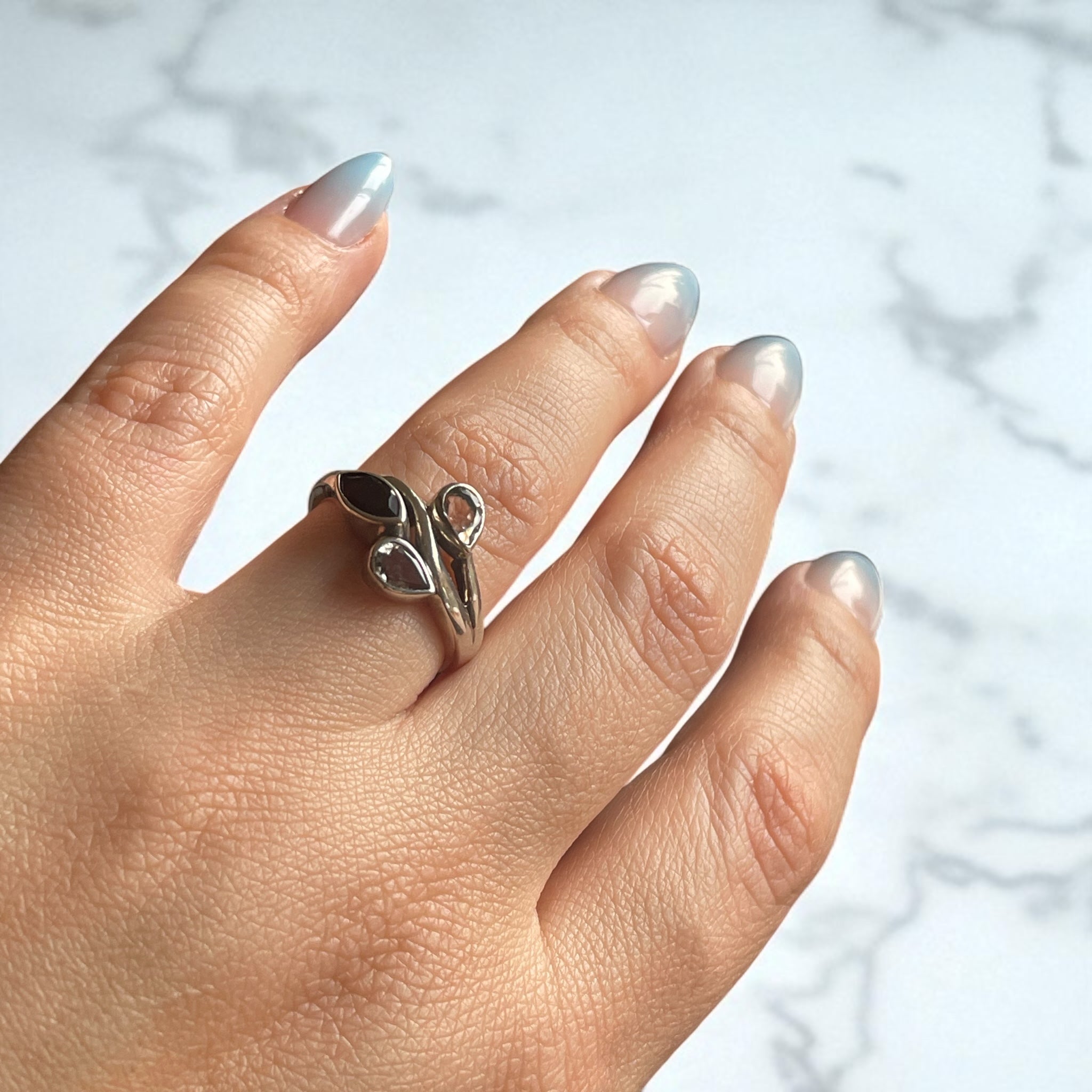 Anillo Theia - Granate Hessonita y Cuarzo Blanco Plata 925