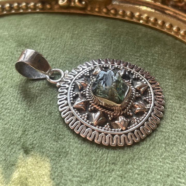 Colgante Medallón Apatita en bruto Plata 925