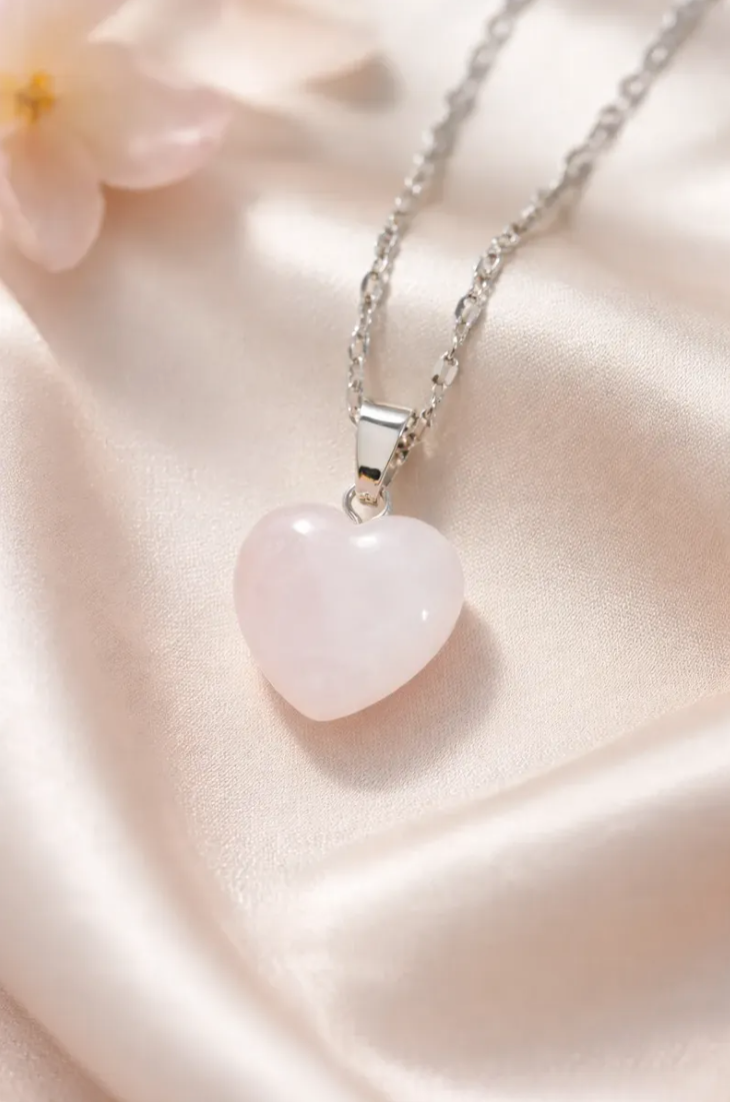 Collar corazon cuarzo rosa 15mm enchapado en oro blanco