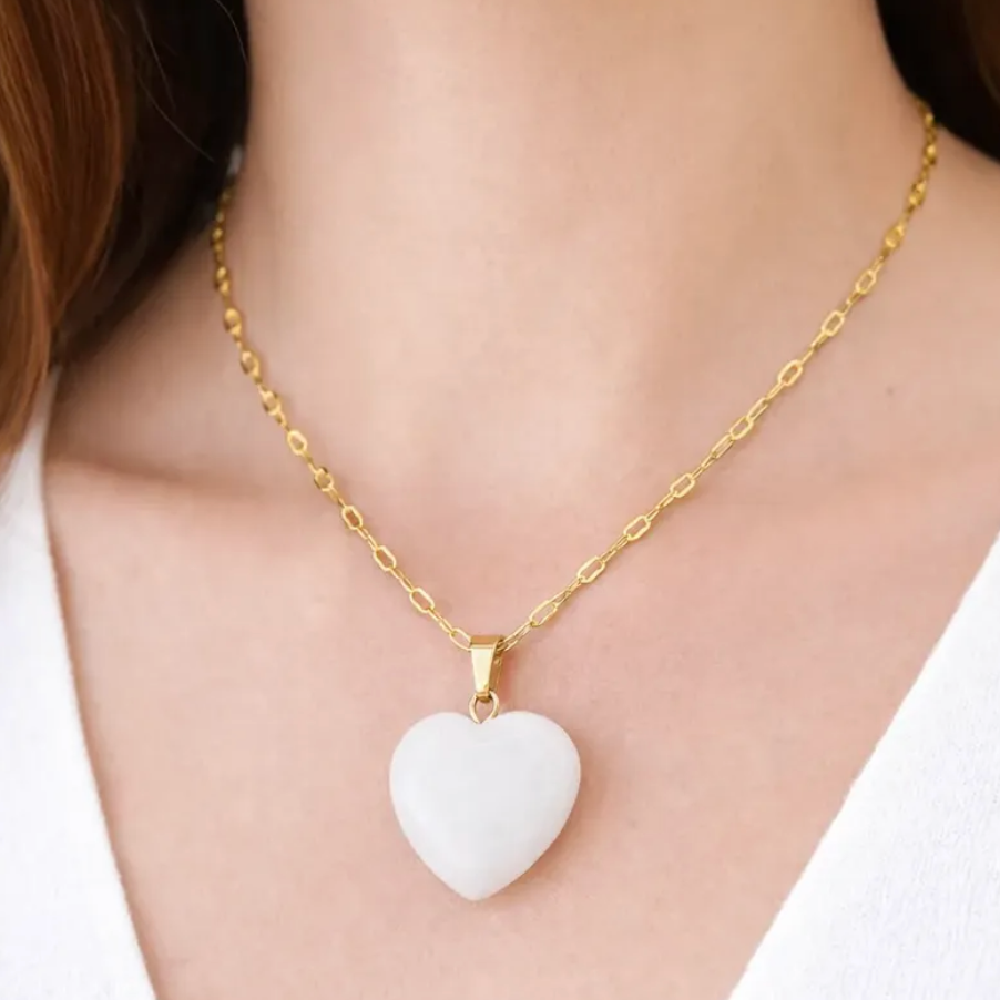 Collar corazon jade blanco enchapado en oro 18K