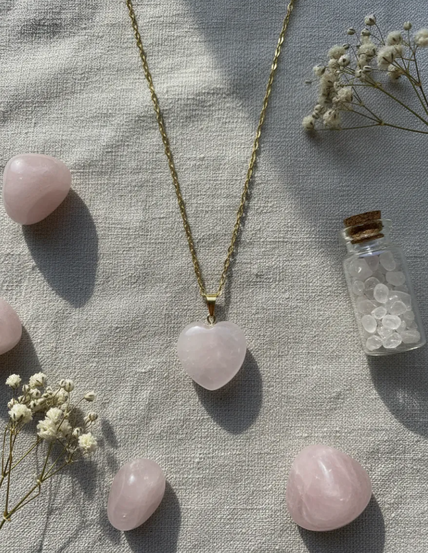 Collar corazon cuarzo rosa enchapado en oro 18k