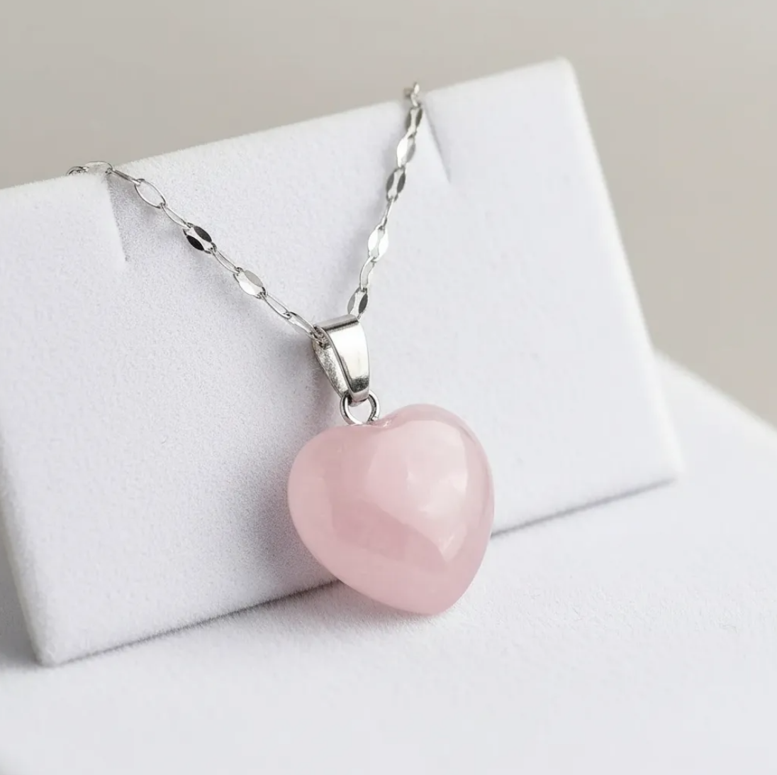 Collar corazon cuarzo rosa 15mm enchapado en oro blanco