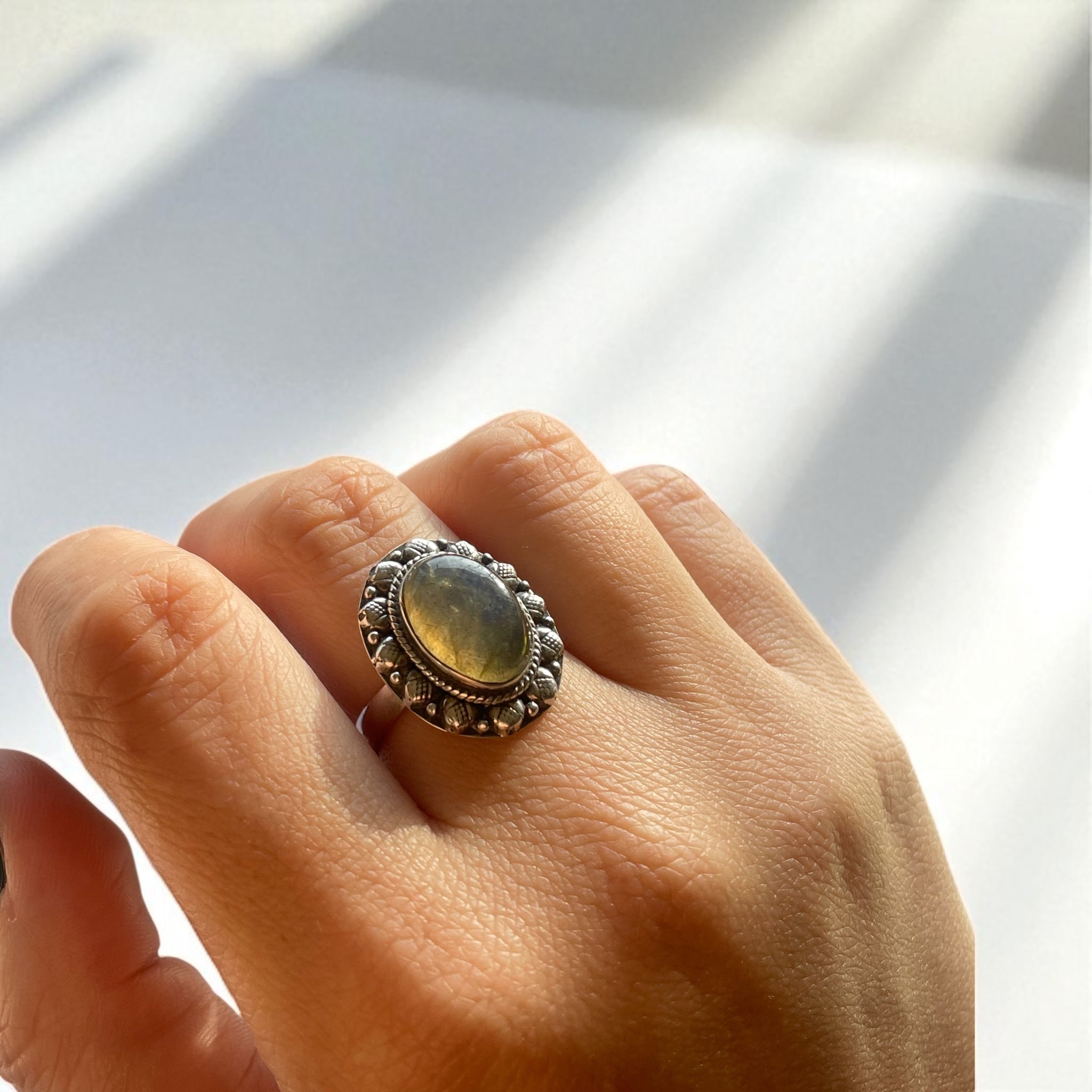 Anillo Blue Mirage Labradorita azul de Madagascar Plata 925