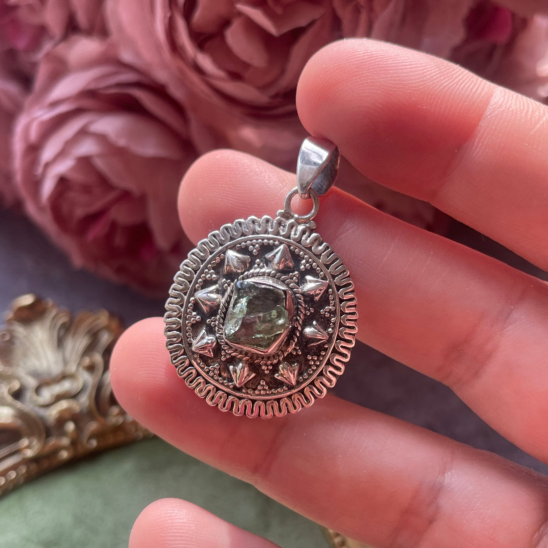Colgante Medallón Apatita en bruto Plata 925