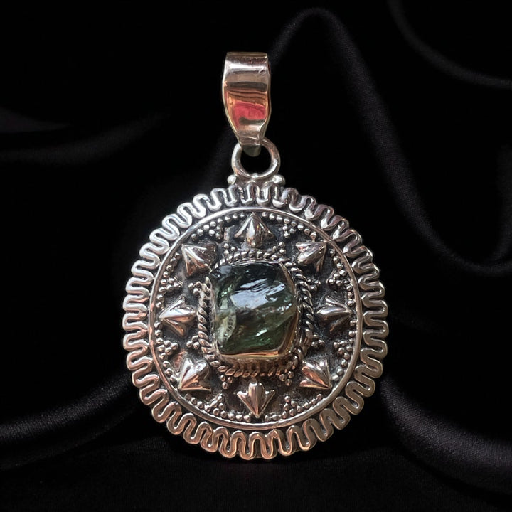 Colgante Medallón Apatita en bruto Plata 925