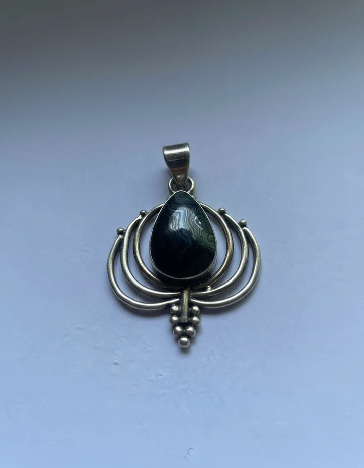 Colgante malaquita negra corona de plata psilomelan