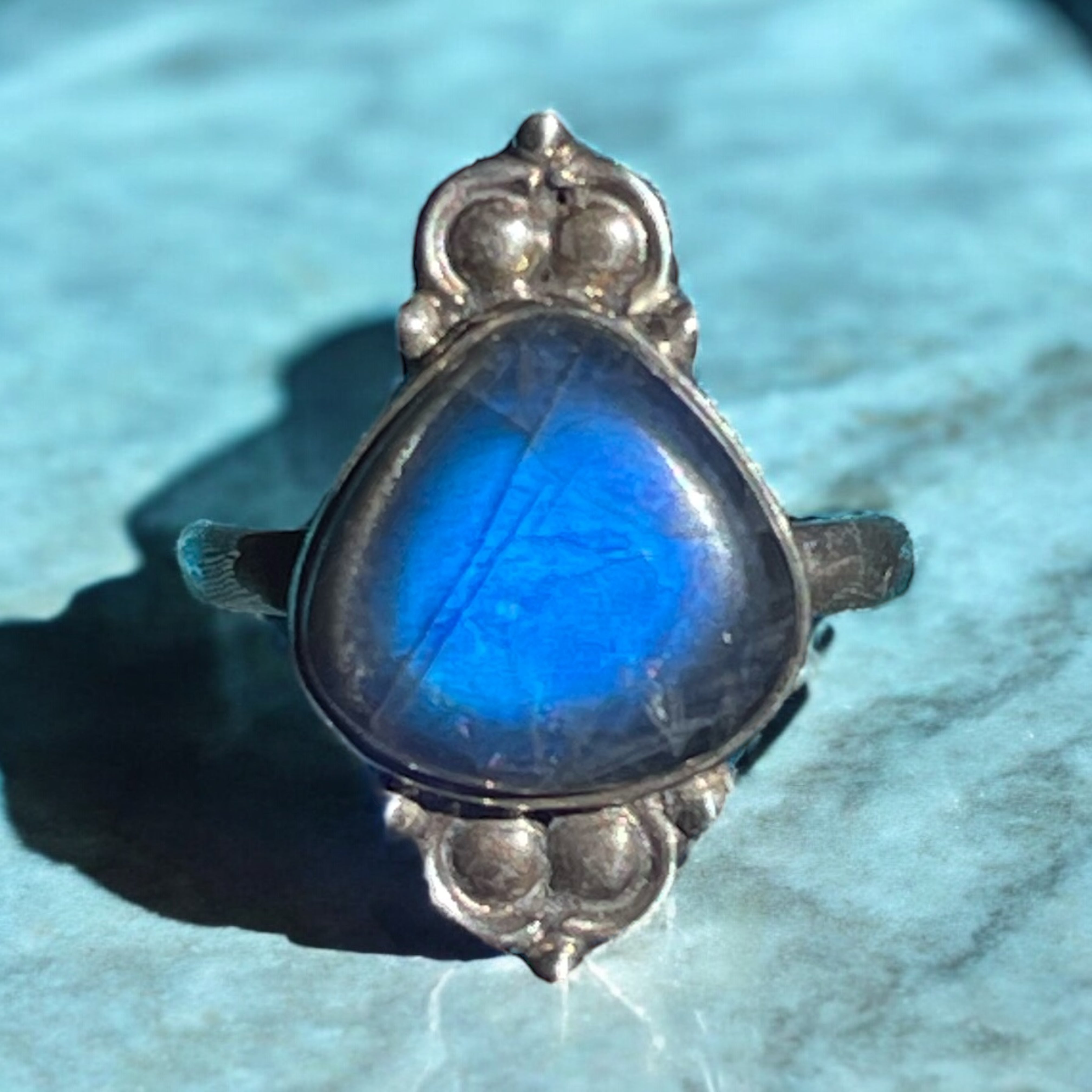 Anillo Aenora – Labradorita Azul Fuego en Plata 925 - Joyas Velardi