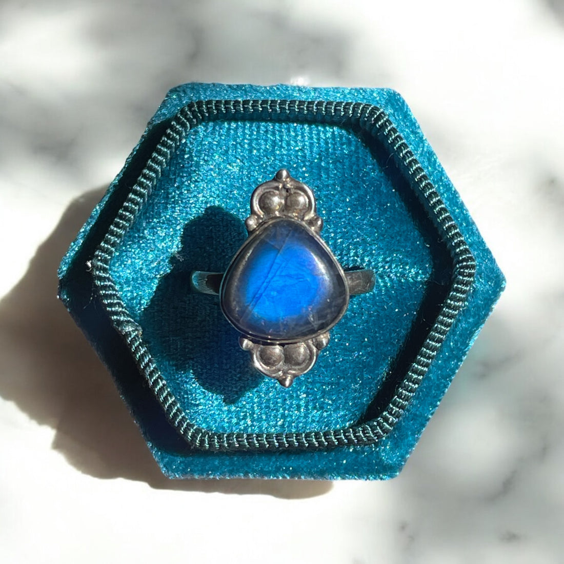 Anillo Aenora – Labradorita Azul Fuego en Plata 925 - Joyas Velardi