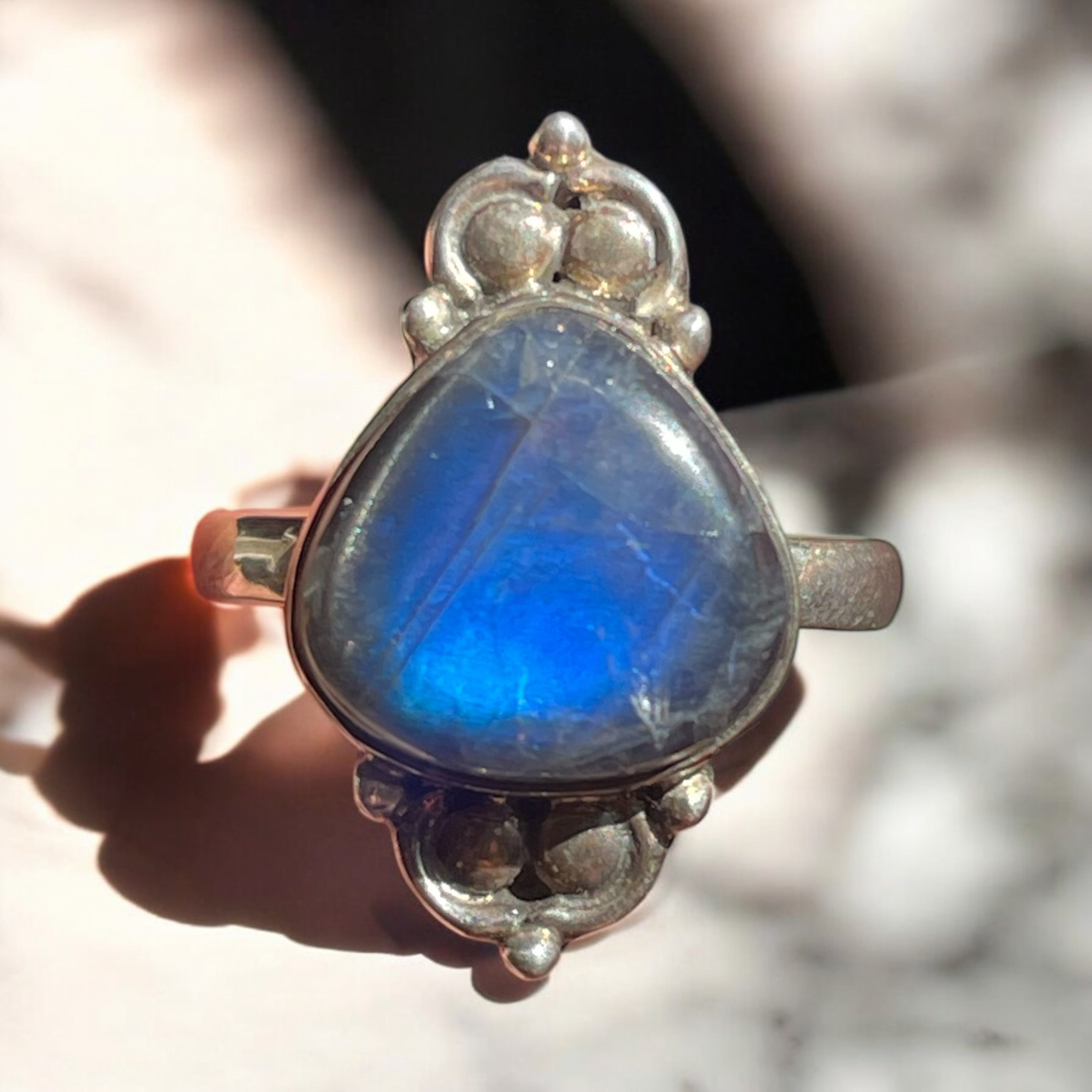 Anillo Aenora – Labradorita Azul Fuego en Plata 925 - Joyas Velardi