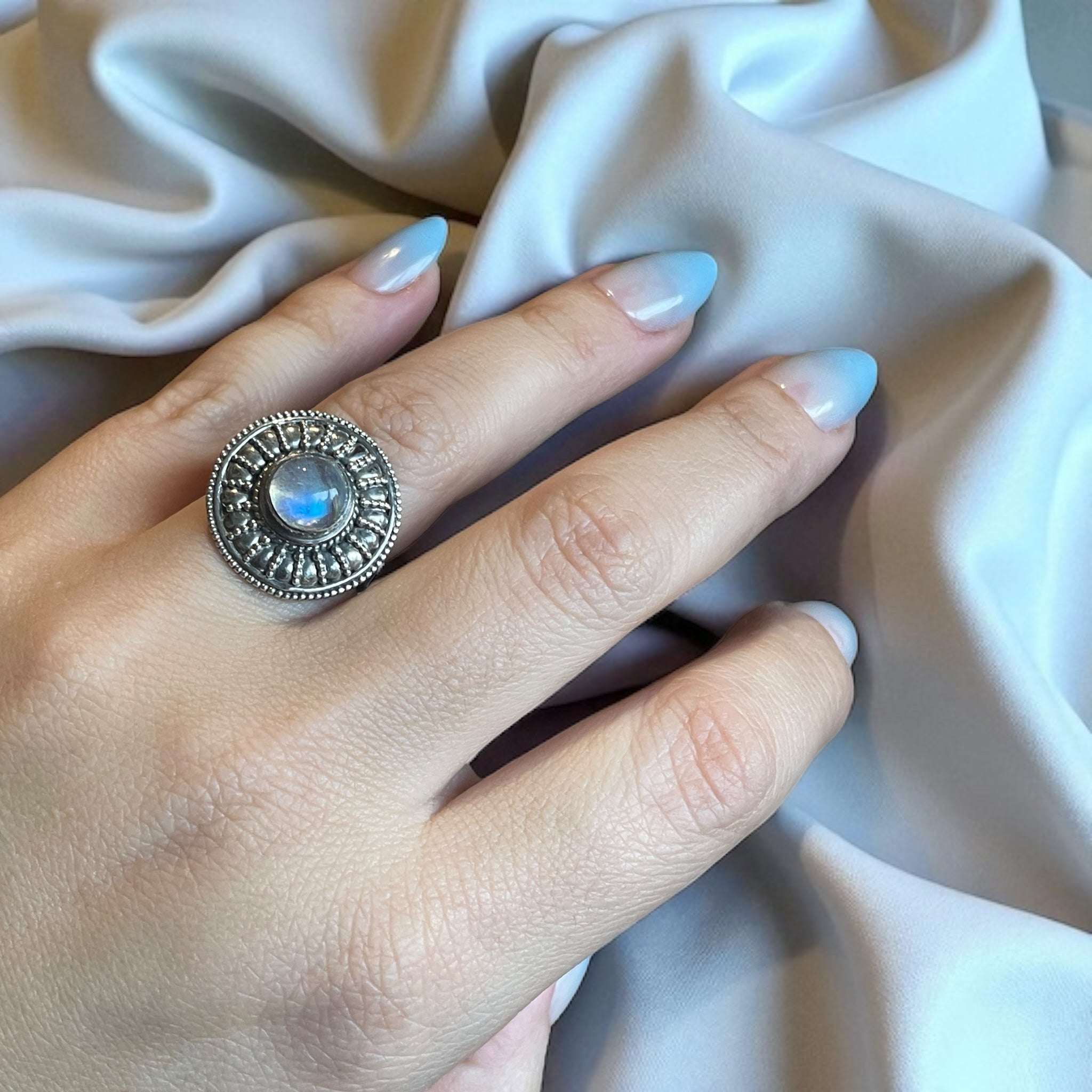 Anillo Elenya - Piedra Luna Arcoíris de la India y Plata 925