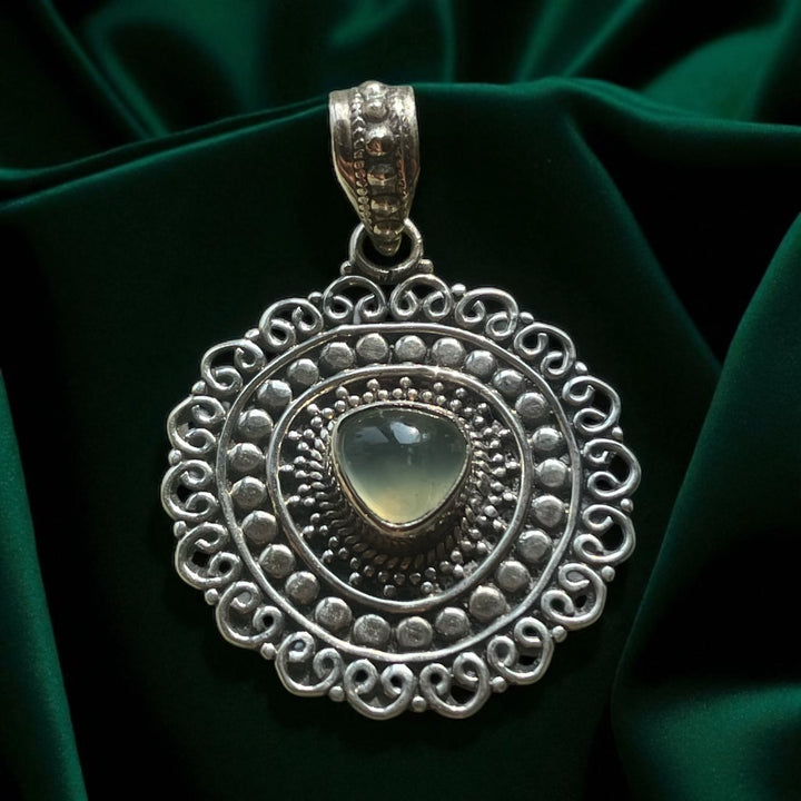 Medallón de Prehenita y Plata 925 - Mirelia
