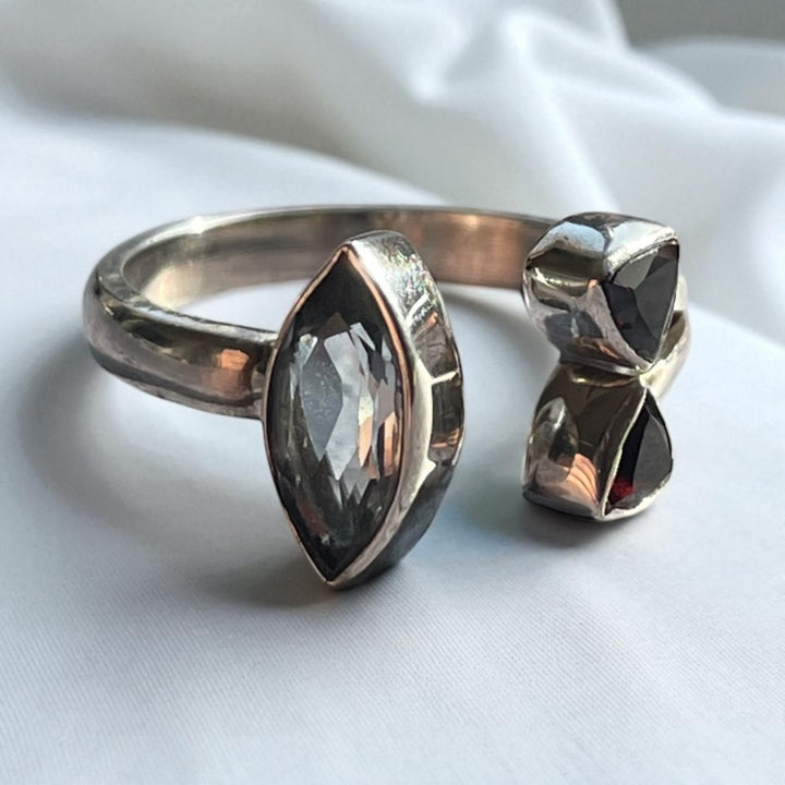 Anillo Topacio azul cielo y granates Plata 925 - Cleo