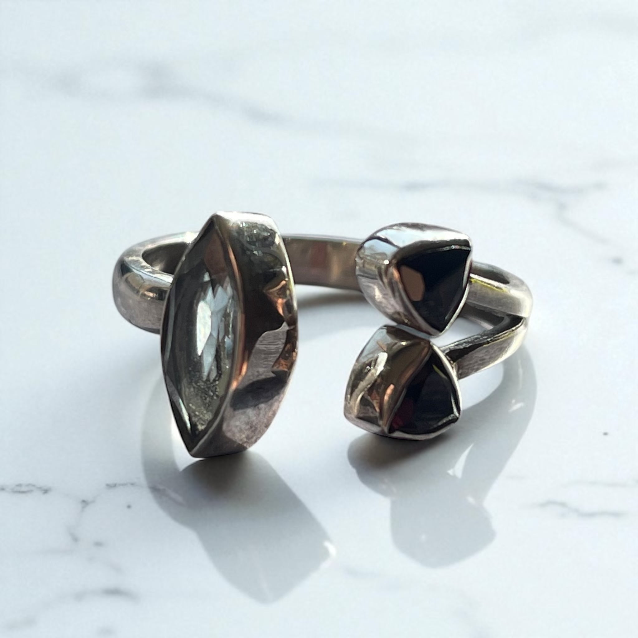 Anillo Topacio azul cielo y granates Plata 925 - Cleo