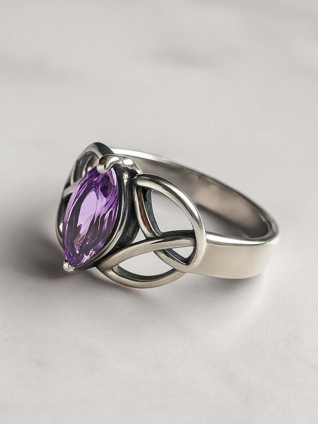 Anillo de Amatista de África y Plata 925 - Celtic