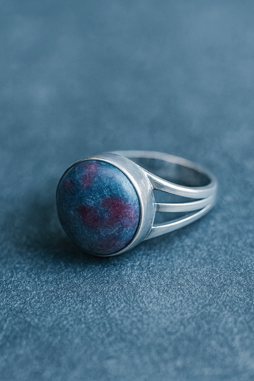 Anillo rubí en cianita plata 925