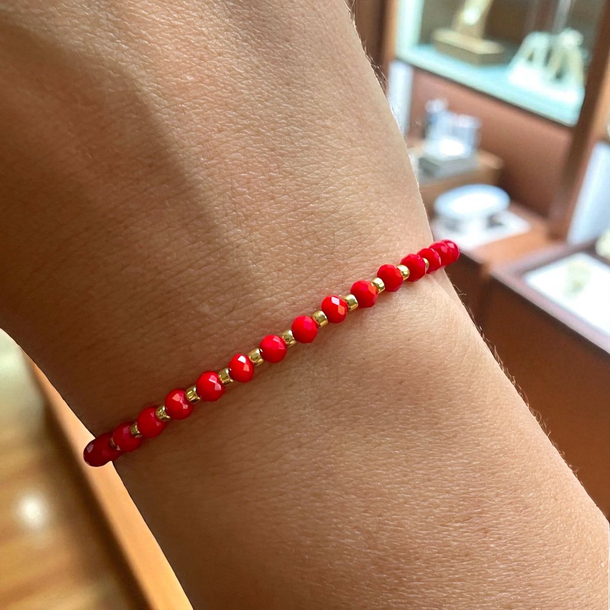 Pulsera hilo rojo cristales japoneses