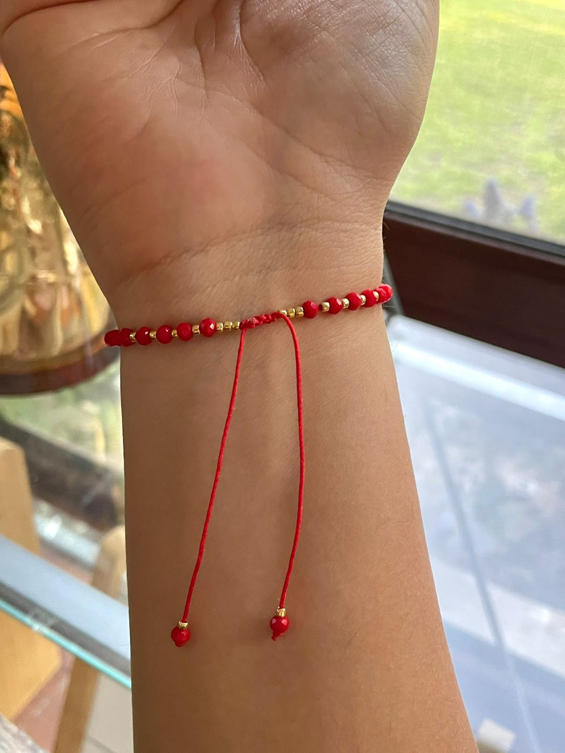 Pulsera hilo rojo cristales japoneses
