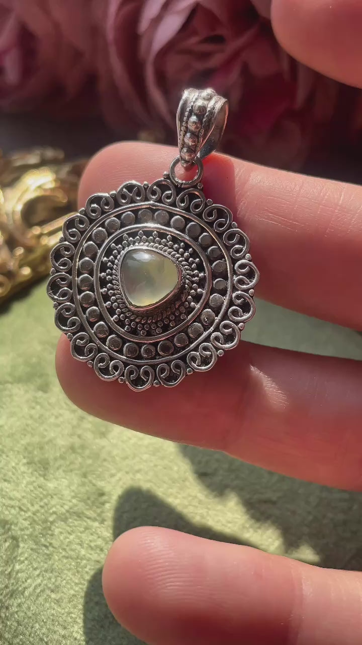 Medallón de Prehenita y Plata 925 - Mirelia